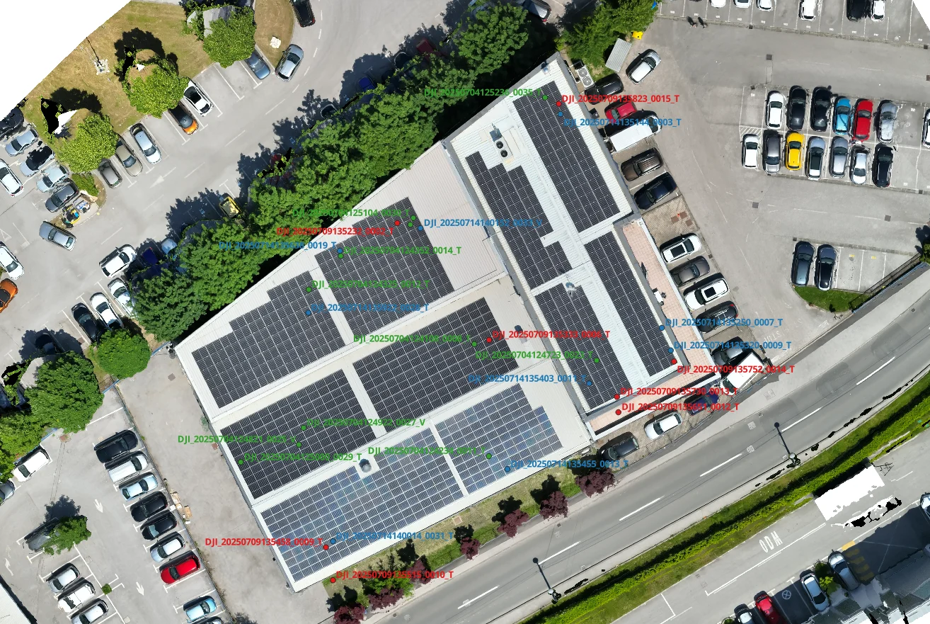 Ortofoto industrijske solarne elektrane s označenim mjestima pregleda
