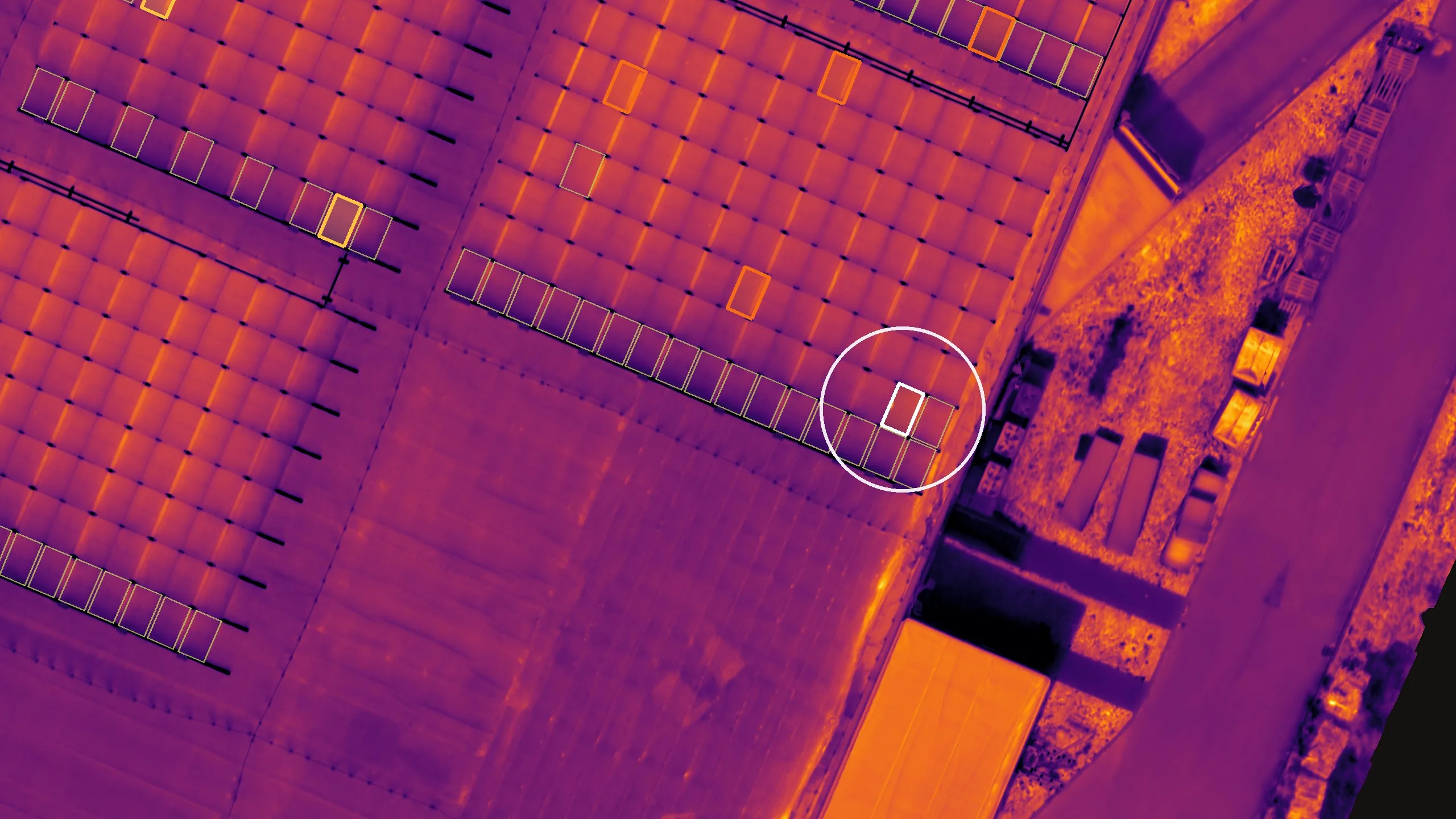 Thermal map of a roof from the Solar AI platform with AI-marked panels and a highlighted finding